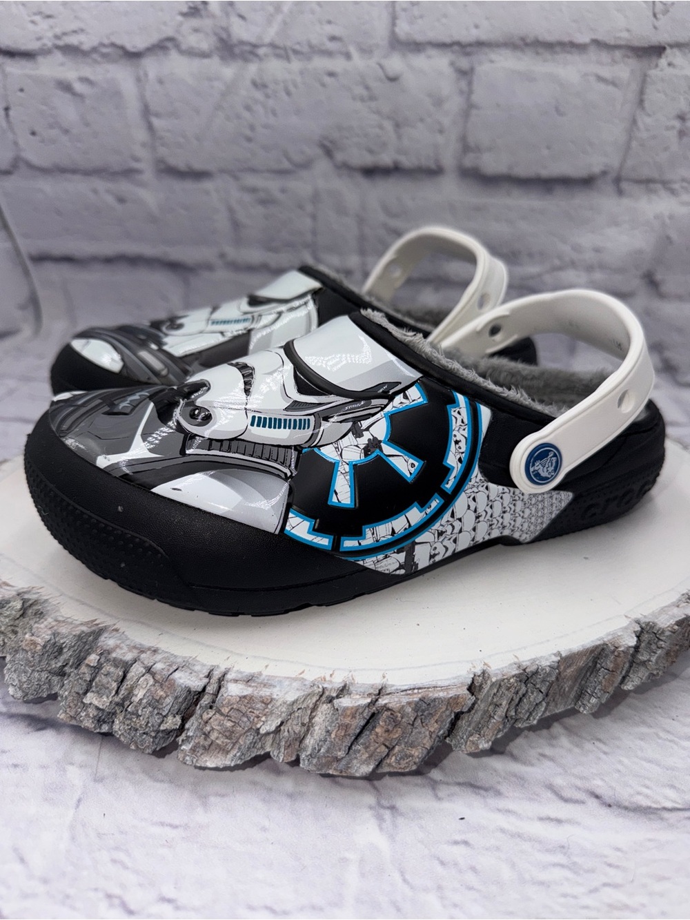 CROCS Star Wars Stormtrooper Lined Kids Size J 3 Black White Blue